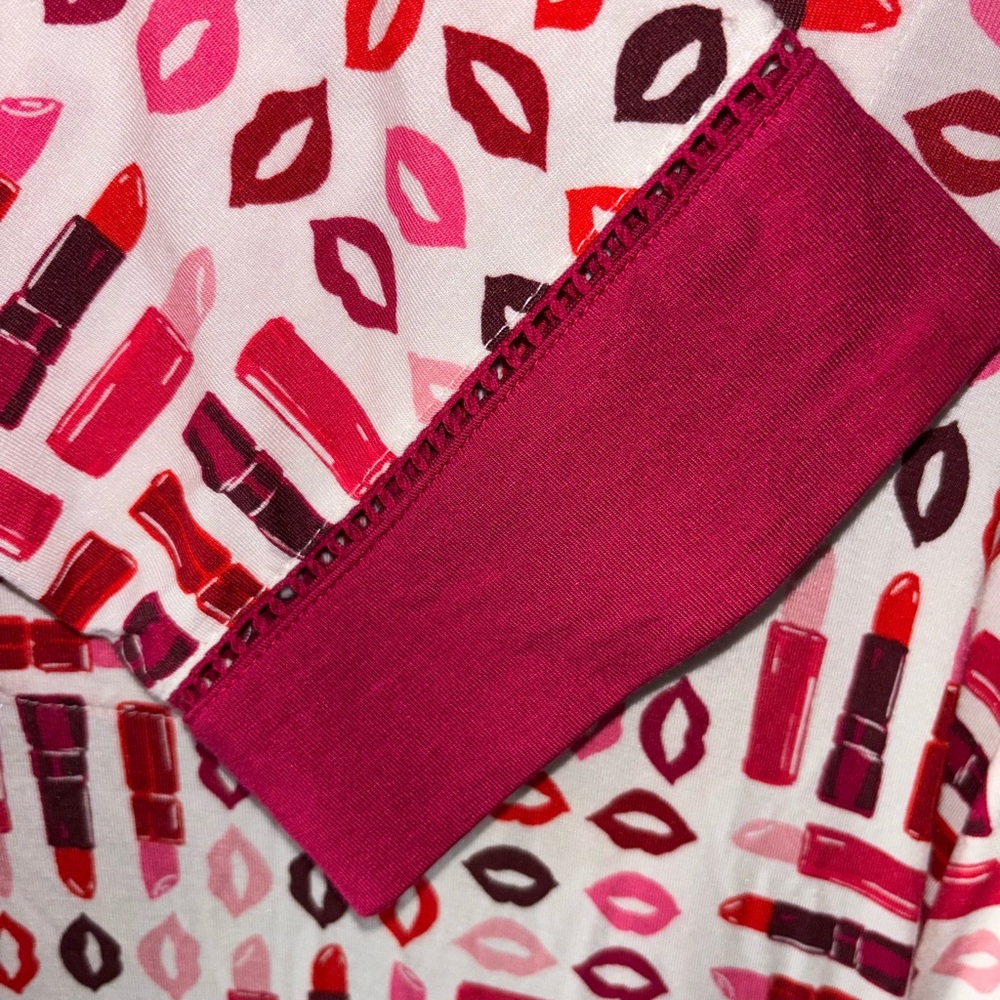 Kate Spade Red and Pink Lips and Lipstick Robe Eyelet Detail (Missing tie belt) - Picture 5 of 6